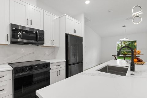 House in Port Charlotte, Florida 3 bedrooms, 146.14 sq.m. № 1882923 - photo 9