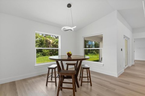 House in Port Charlotte, Florida 3 bedrooms, 146.14 sq.m. № 1882923 - photo 12