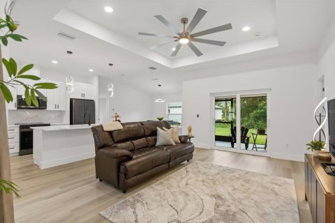 House in Port Charlotte, Florida 3 bedrooms, 146.14 sq.m. № 1882923 - photo 3