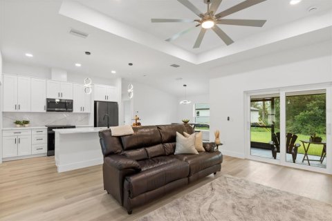 House in Port Charlotte, Florida 3 bedrooms, 146.14 sq.m. № 1882923 - photo 4