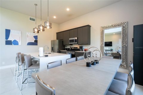 Снять в аренду кондоминиум в Фор-Корнерс, Флорида 5 комнат, 244.33м2, № 2233890 - фото 11