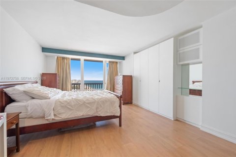 Condo in Fort Lauderdale, Florida, 4 bedrooms  № 2297602 - photo 27