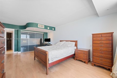 Condo in Fort Lauderdale, Florida, 4 bedrooms  № 2297602 - photo 28