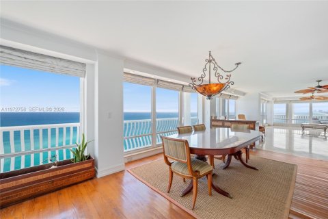 Condo in Fort Lauderdale, Florida, 4 bedrooms  № 2297602 - photo 19