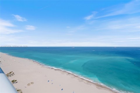 Condo in Fort Lauderdale, Florida, 4 bedrooms  № 2297602 - photo 3