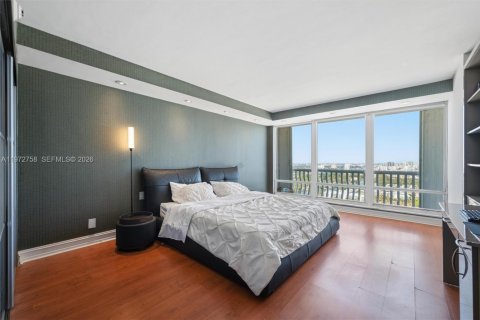 Condo in Fort Lauderdale, Florida, 4 bedrooms  № 2297602 - photo 20
