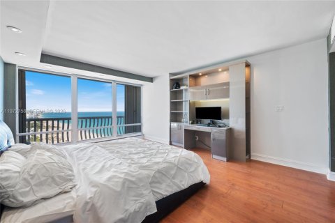 Condo in Fort Lauderdale, Florida, 4 bedrooms  № 2297602 - photo 21