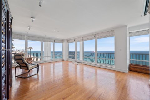 Condo in Fort Lauderdale, Florida, 4 bedrooms  № 2297602 - photo 12