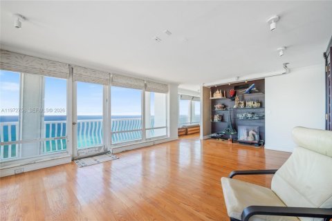 Condo in Fort Lauderdale, Florida, 4 bedrooms  № 2297602 - photo 14