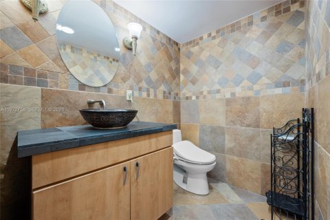 Condo in Fort Lauderdale, Florida, 4 bedrooms  № 2297602 - photo 29