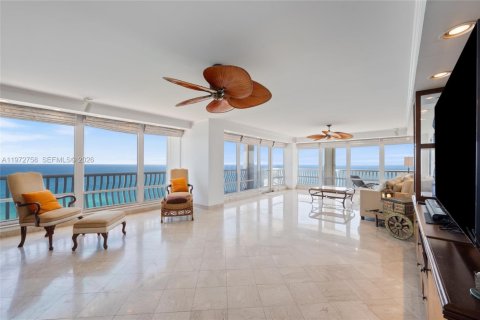 Condo in Fort Lauderdale, Florida, 4 bedrooms  № 2297602 - photo 11