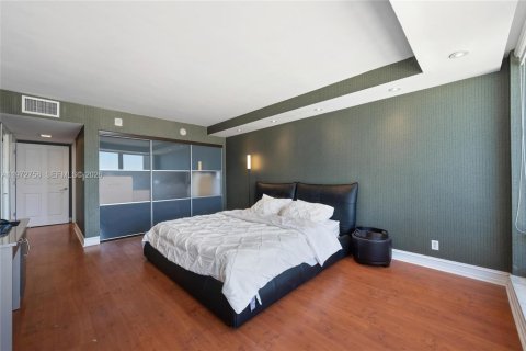 Condo in Fort Lauderdale, Florida, 4 bedrooms  № 2297602 - photo 22
