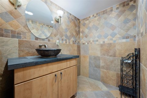 Condo in Fort Lauderdale, Florida, 4 bedrooms  № 2297602 - photo 25