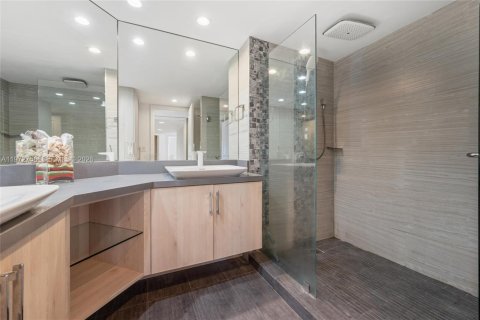 Condo in Fort Lauderdale, Florida, 4 bedrooms  № 2297602 - photo 23