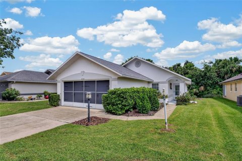 House in Port Orange, Florida 3 bedrooms, 111.48 sq.m. № 2361393