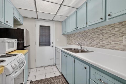 Купить кондоминиум в Майами, Флорида 2 спальни, 82.03м2, № 2054935 - фото 7