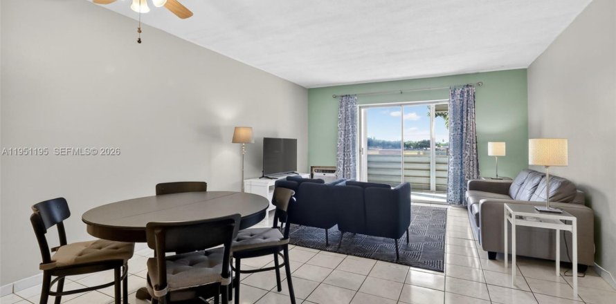 Кондоминиум с 2 спальнями в Майами, Флорида № 2054935