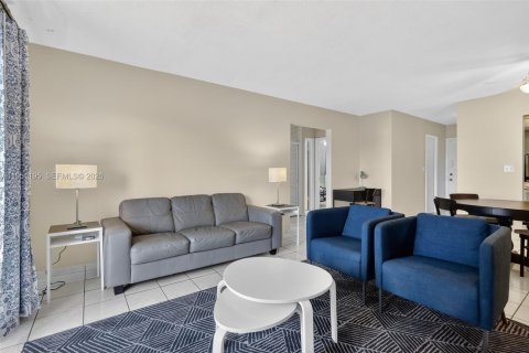 Купить кондоминиум в Майами, Флорида 2 спальни, 82.03м2, № 2054935 - фото 4