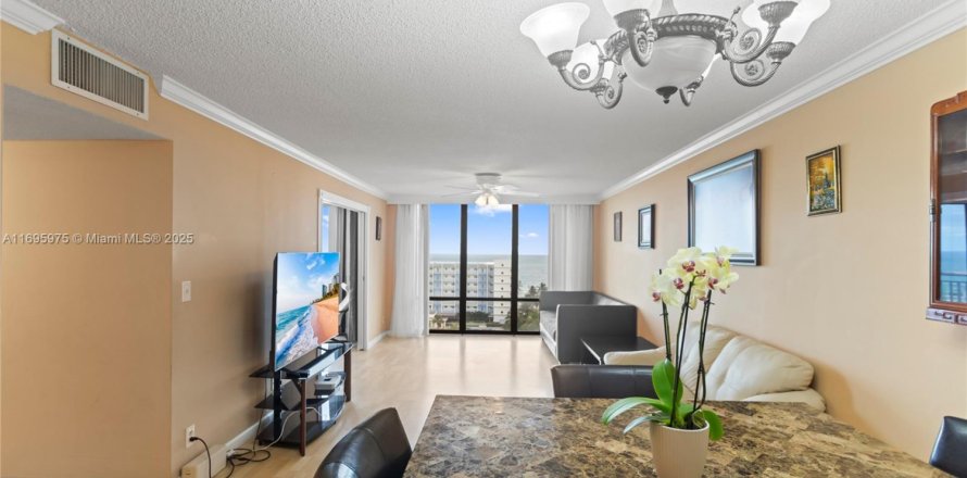 Condo in Hollywood, Florida, 2 bedrooms № 1811732