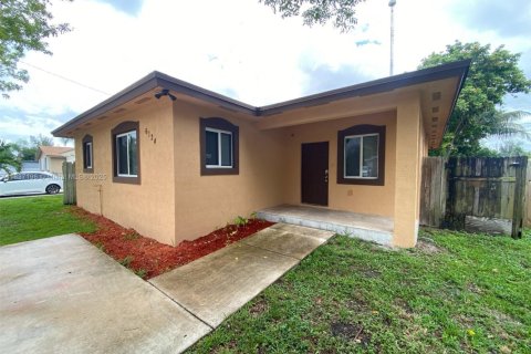 Casa en Miramar, Florida 3 dormitorios, 135.73 m2 № 2001693