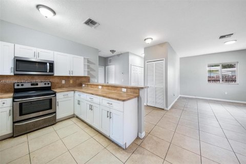 Casa en venta en Miramar, Florida, 3 dormitorios, 135.73 m2 № 2001693 - foto 9