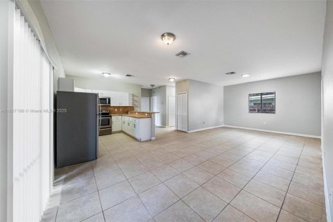 Casa en venta en Miramar, Florida, 3 dormitorios, 135.73 m2 № 2001693 - foto 11