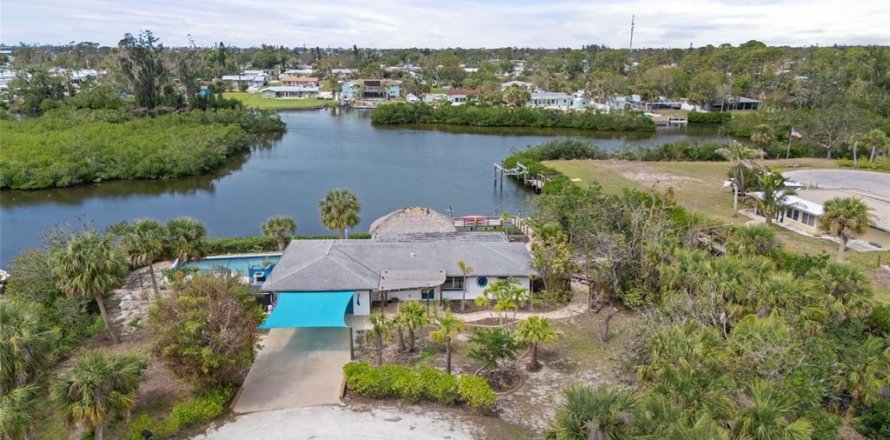 Casa en Englewood, Florida 2 dormitorios, 150.5 m2 № 1574616