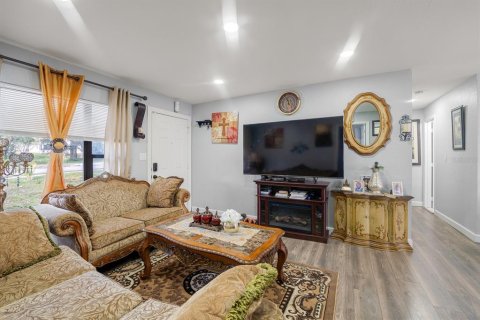 House in Apopka, Florida 4 bedrooms, 104.52 sq.m. № 1525787 - photo 6