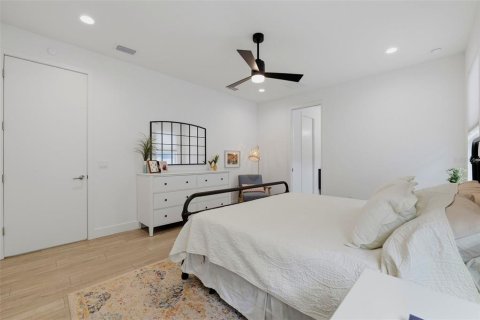 House in Saint Petersburg, Florida 3 bedrooms, 175.21 sq.m. № 2203985 - photo 30