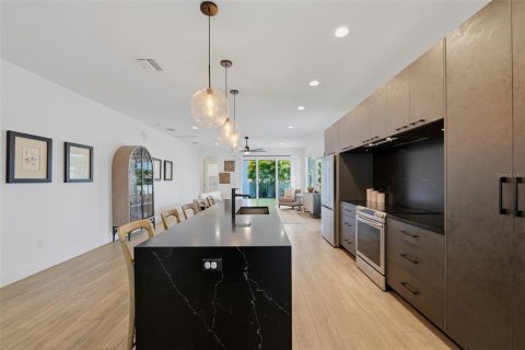 House in Saint Petersburg, Florida 3 bedrooms, 175.21 sq.m. № 2203985 - photo 15