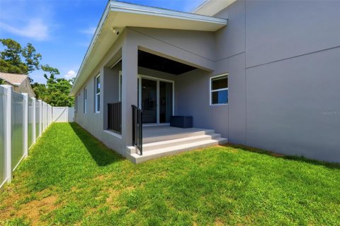 House in Saint Petersburg, Florida 3 bedrooms, 175.21 sq.m. № 2203985 - photo 26