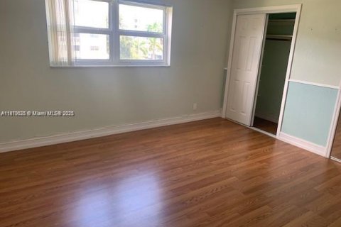 Condominio en alquiler en Hallandale Beach, Florida, 2 dormitorios, 101.45 m2 № 1927717 - foto 16