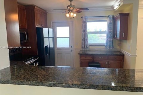 Condominio en alquiler en Hallandale Beach, Florida, 2 dormitorios, 101.45 m2 № 1927717 - foto 3