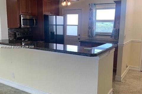 Condominio en alquiler en Hallandale Beach, Florida, 2 dormitorios, 101.45 m2 № 1927717 - foto 2