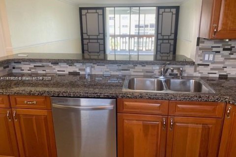 Condominio en alquiler en Hallandale Beach, Florida, 2 dormitorios, 101.45 m2 № 1927717 - foto 5