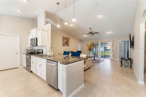 Villa ou maison à louer à Palm Coast, Floride: 4 chambres, 175.68 m2 № 1904522 - photo 2