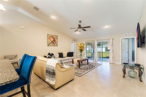 Villa ou maison à louer à Palm Coast, Floride: 4 chambres, 175.68 m2 № 1904522 - photo 5
