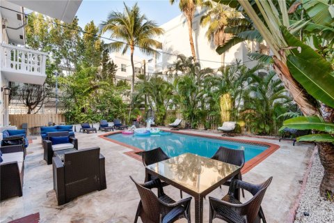 House in Surfside, Florida 2 bedrooms, 144.93 sq.m. № 1768487 - photo 28