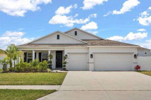 House in Haines City, Florida 4 bedrooms, 229.56 sq.m. № 1689992 - photo 1