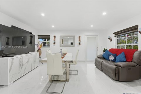 Villa ou maison à vendre à Miami Gardens, Floride: 2 chambres, 63.17 m2 № 2001191 - photo 17