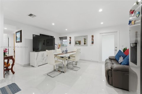 Villa ou maison à vendre à Miami Gardens, Floride: 2 chambres, 63.17 m2 № 2001191 - photo 14