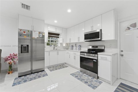 Villa ou maison à vendre à Miami Gardens, Floride: 2 chambres, 63.17 m2 № 2001191 - photo 16