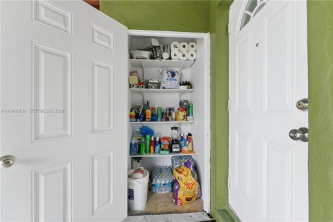 Villa ou maison à vendre à Miami Gardens, Floride: 2 chambres, 63.17 m2 № 2001191 - photo 10