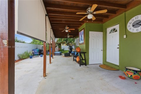 Villa ou maison à vendre à Miami Gardens, Floride: 2 chambres, 63.17 m2 № 2001191 - photo 5