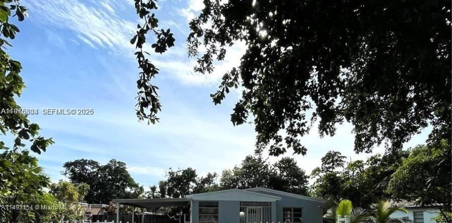 Casa en North Miami, Florida 2 dormitorios, 87.89 m2 № 2002485