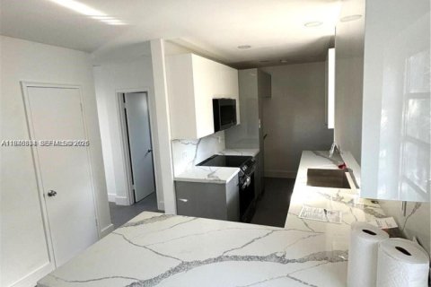 Casa en venta en North Miami, Florida, 2 dormitorios, 87.89 m2 № 2002485 - foto 4