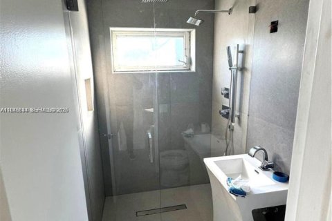 Casa en venta en North Miami, Florida, 2 dormitorios, 87.89 m2 № 2002485 - foto 6