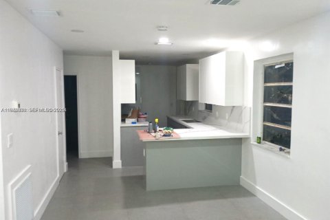 Casa en venta en North Miami, Florida, 2 dormitorios, 87.89 m2 № 2002485 - foto 2