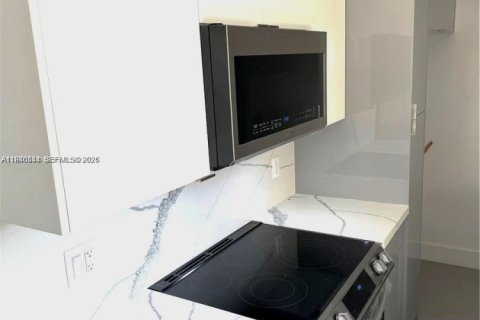 Casa en venta en North Miami, Florida, 2 dormitorios, 87.89 m2 № 2002485 - foto 3