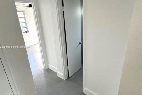 Casa en venta en North Miami, Florida, 2 dormitorios, 87.89 m2 № 2002485 - foto 8